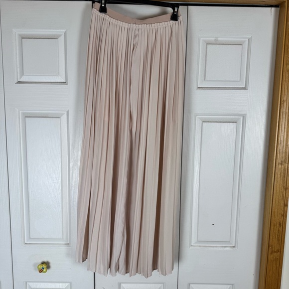 Cato Pleated Cream Maxi Skirt - Picture 4 of 6